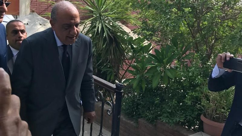 وزير الكهرباء الدكتور