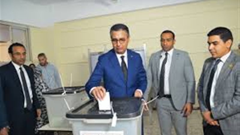 الدكتور شريف فاروق