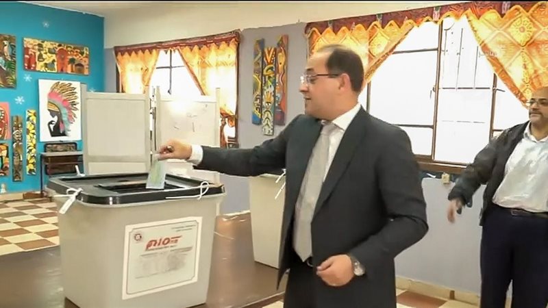 وزير المالية يدلي