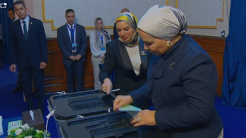 انتصار السيسي تدلي