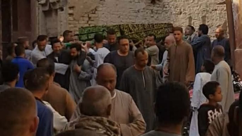 لحظة تشييع الجثمان