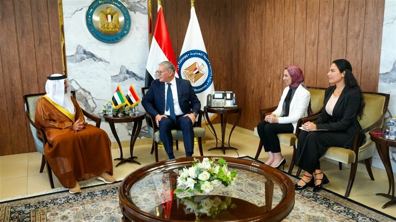  وزير البترول  يبحث
