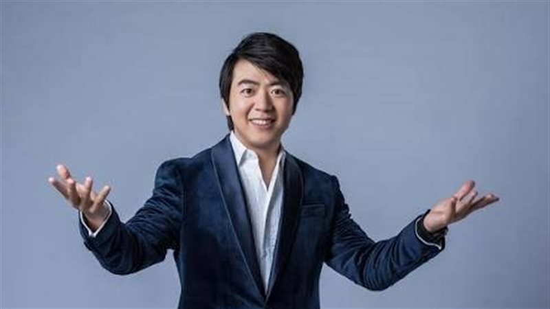 عازف البيانو العالمي