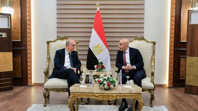 وزير التربية والتعليم يستقبل نظيره الإيطالي بمطار القاهرة 