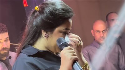 اديته كل سنيني .. بكاء رحمة محسن أثناء غنائها في إحدى الحفلات |فيديو