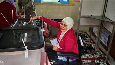 مرشحة مقعد ذوي الإعاقة هند حازم تشارك في التصويت بالزقازيق