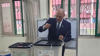 المستشار حسين أبو العطا يدلي بصوته في انتخابات مجلس النواب 2025