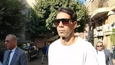 شريف إكرامى يصل محكمة جنايات الجيزة بشبرا الخيمة لمساندة رمضان صبحى|صور