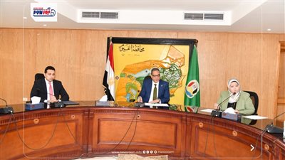 محافظ الفيوم يتابع آليات إعادة التوازن البيئي لبحيرة قارون
