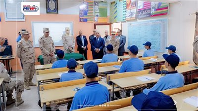 «التصدي للشائعات».. حصة تأسيس عسكري بمدرسة الفيوم الثانوية الزخرفية