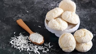 بسكويت جوز الهند البيتي وصفة سريعة بقوام مقرمش ولذيذ 	