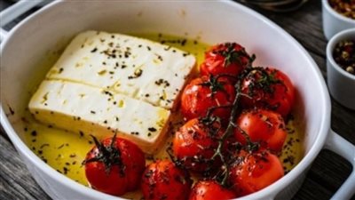 الفيتا والطماطم المشوية .. وصفة سريعة ومميزة للمنزل