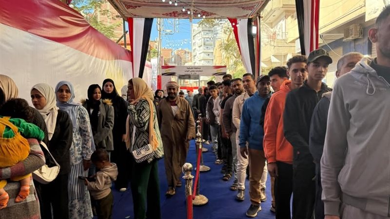 توافد المواطنين على