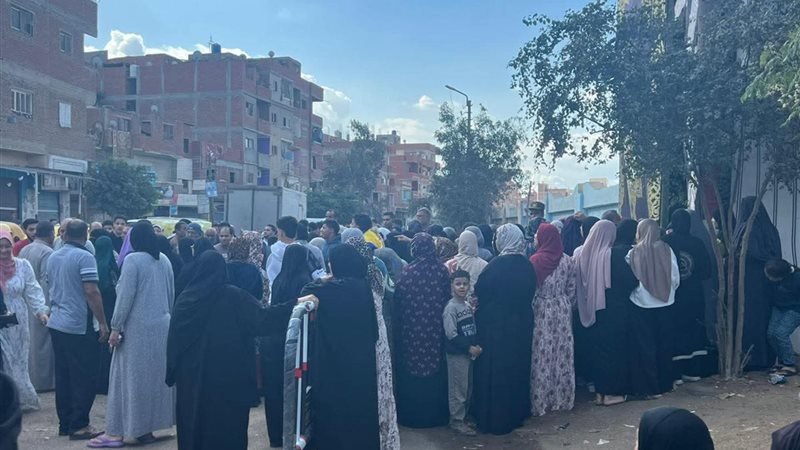 توافد كثيف للمواطنين