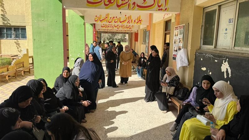 توافد المواطنين على