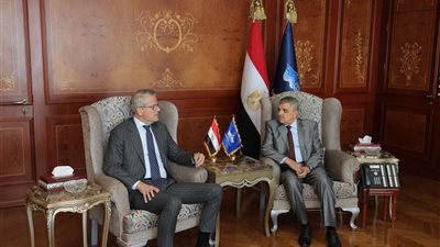 هيئة قناة السويس ومجموعة ميرسك توقعان اتفاقية للشراكة الاستراتيجية