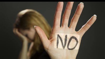 في اليوم العالمي لمناهضة العنف ضد المرأة .. خطوات ضرورية لو تعرضتي لأي أذى 	