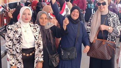سيدات بورسعيد يرفعن علم مصر وسط إقبال متزايد في لجنة اليرموك الابتدائية