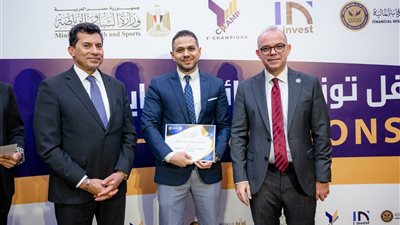 رئيس الهيئة العامة للرقابة المالية يكرم فريق تطوير معايير المراجعة المصرية