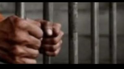 السجن 15 عامًا لعاطل ابتز فتاة دفعها لمحاولة الانتحار في دمنهور