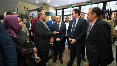 محافظ أسيوط ووزير الثقافة يتفقدان قصر ثقافة أسيوط ويطلعون على الأنشطة 