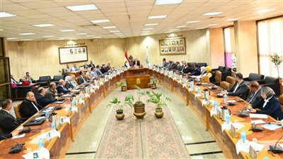 جامعة أسيوط تحتفل بالإنجازات الوطنية في اجتماعها الدوري