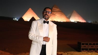 هانى فرحات يقود الأوركسترا الملكى البريطانى فى حفل كامل العدد بالأهرامات |صور