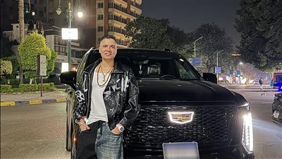 حسن شاكوش يحتفل بشراء سيارة جديدة: فضل ربي ودعوة أمي