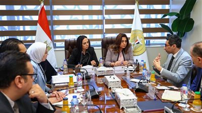 وزيرتا التنمية المحلية والتضامن الاجتماعي تبحثان دعم جهود الهلال الأحمر المصري