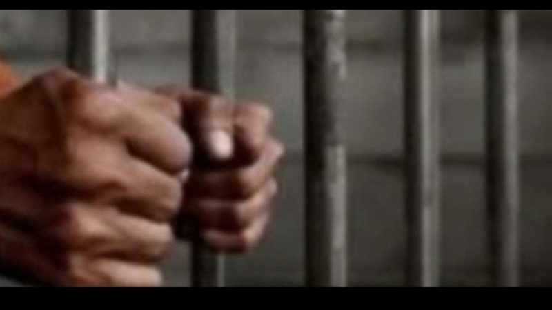 حبس شخص 4 أيام  لضبطة