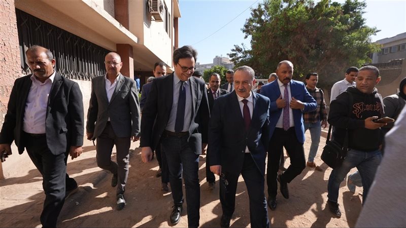 محافظ أسيوط 