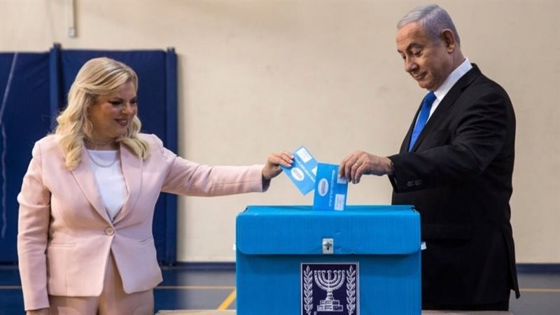 نتنياهو وزوجته 