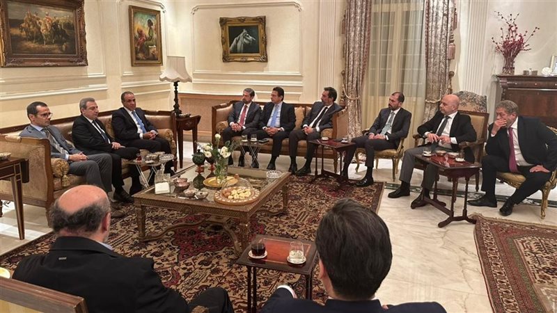 وزير الخارجية وأعضاء