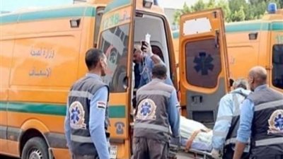 نقل شاب مصاب بنزيف داخلي بعد انقلاب توكتوك أثناء توجهه للمدرسة