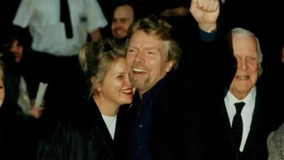 50 سنة حب وإنجاز مشترك .. ريتشارد برانسون يودع زوجته بكلمات مؤثرة  