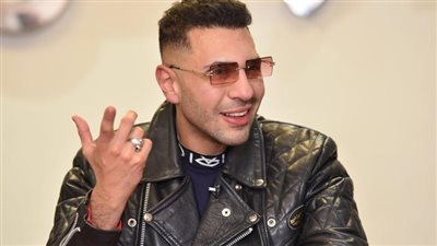 ببدأ يومي بقهوة عادية.. حسن أبو الروس يكشف تفاصيل يومه