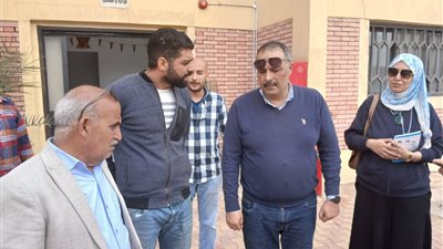 رئيس مياه القناة يتفقد مسار خط سوق المفروشات وتوصيل المياه لأهالي منطقة العنان