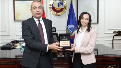  رئيس البنك الزراعي ومحافظ البحيرة يستعرضان برامج تمويل صغار المزارعين  