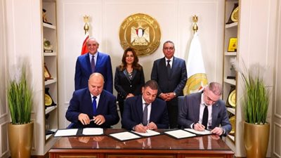 توقيع عقد تشغيل وإدارة مرفقي نقل طنطا والمحلة لمدة 15 عامًا بالشراكة 