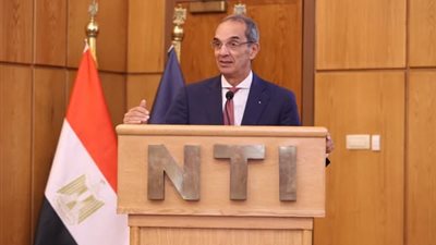 وزير الاتصالات يكرم الفرق المصرية المشاركة في المنتدى الأفروآسيوى للابتكار 