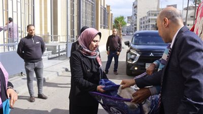 نائبة محافظ دمياط تتسلم 600 بطانية من 