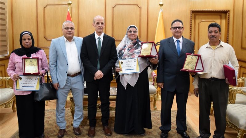 جانب من التكريمات