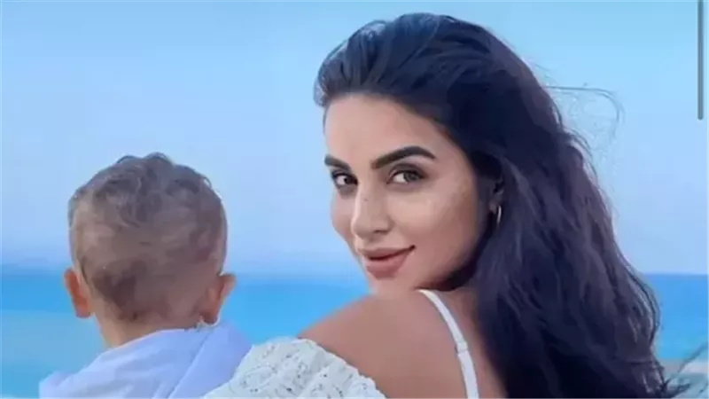 جوري بكر وابنها