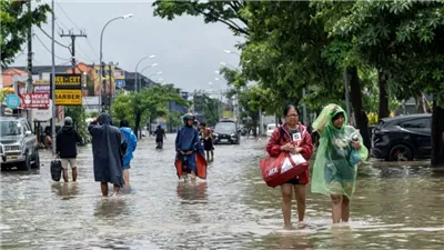 إندونيسيا تُسارع لإجلاء السكان بعد ارتفاع ضحايا الفيضانات إلى 28 قتيلاً