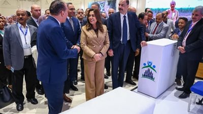 وزيرة النمية المحلية تفتتح معرض مشروعات برنامج التنمية المحلية بصعيد مصر
