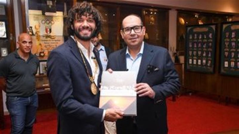 محمد النني يحتفل