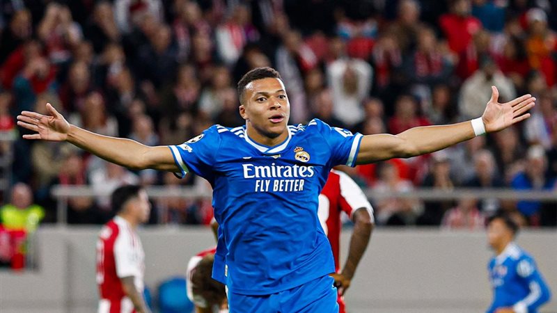 سوبر هاتريك مبابي