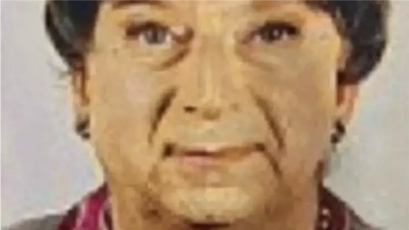 إيطالي يحنط جثة والدته