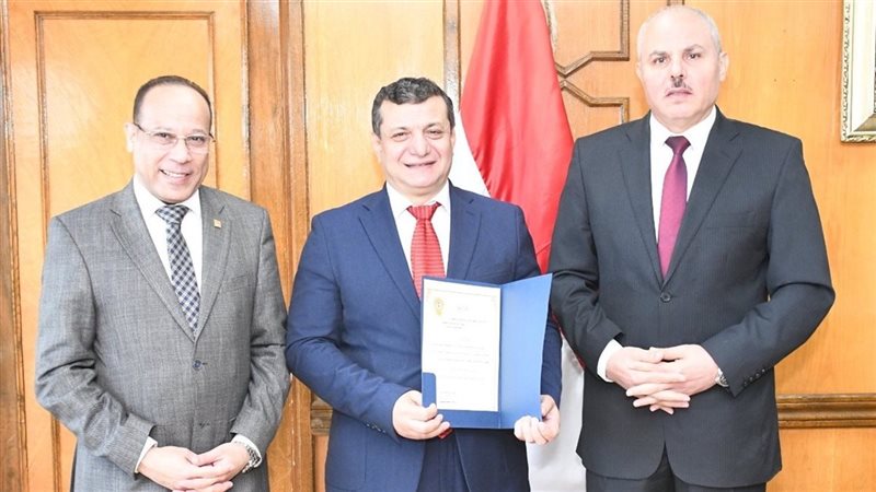 رئيس جامعة قناة السويس