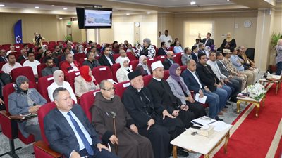 محافظ السويس يلتقي ممثلي الشركات السياحية ويؤكد بتعزيز مكانة السويس على الخريط